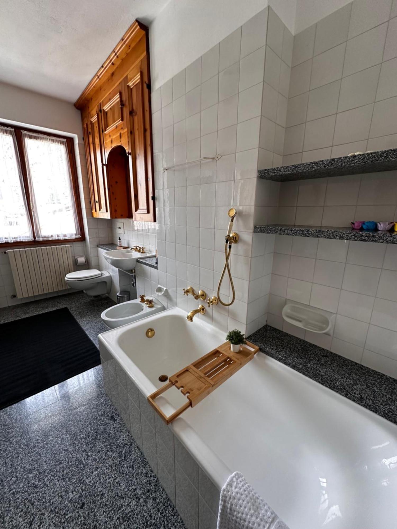 Ampio Appartamento Con Vista “Casa Magro” Tirano Eksteriør bilde